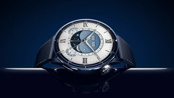 Xiaomi Watch S5 smartwatch in blauw met leren band en klassieke wijzerplaat met maanstand en datum