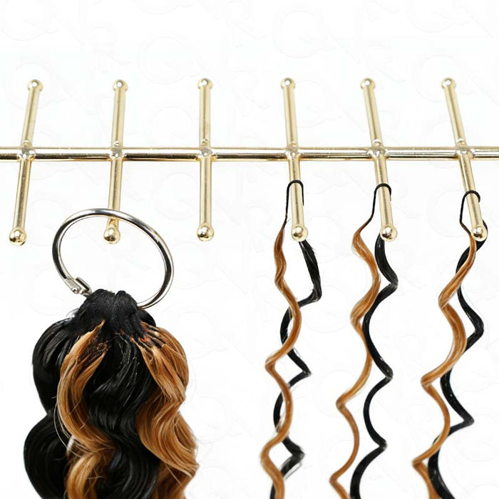 healthy strand of qvr crochet braids in blonde and black color