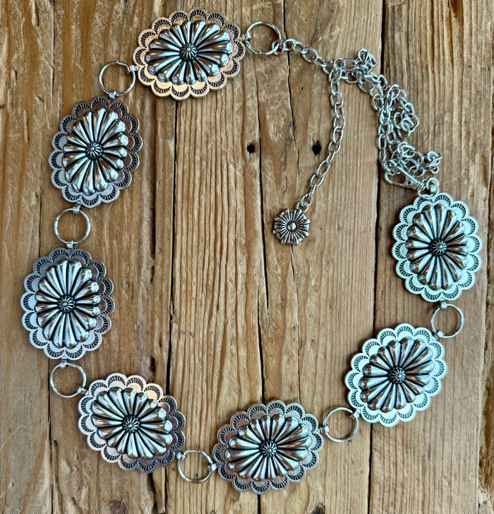 Scalloped Oval Concho Fashion Link Belt