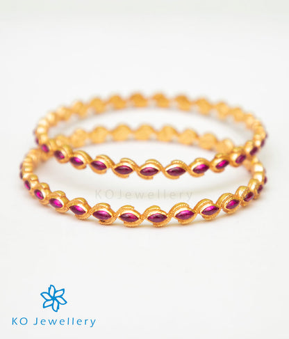 The Eka Silver Kempu Bangle (Red/Size/2.2/2.4/2.6/2.8)