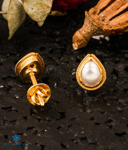 The Ekah Silver Teardrop Pearl Earstuds